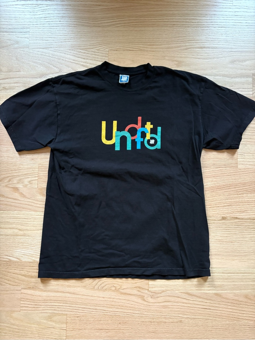 Undefeated VINTAGE RARE  Multicolor Logo Black Short-Sleeve Men's T-Shirt